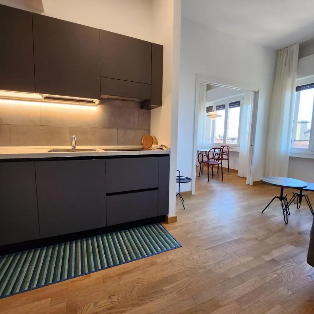 Sweetly Home In Florence Apartment